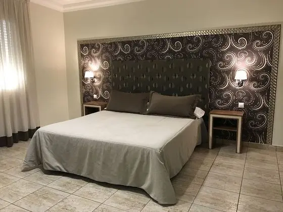 Büyük Yataklı Tek Kişilik Oda