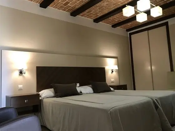 Büyük Yataklı Tek Kişilik Oda