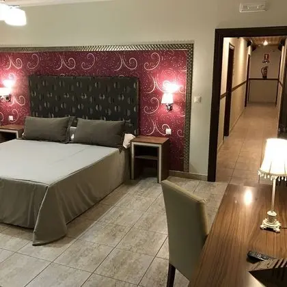 Büyük Yataklı Tek Kişilik Oda