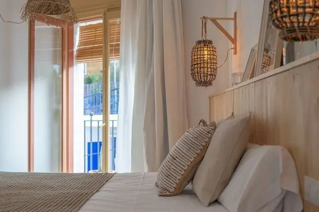 Tek Büyük Yataklı Oda, Balkon, Kısmi Deniz Manzaralı