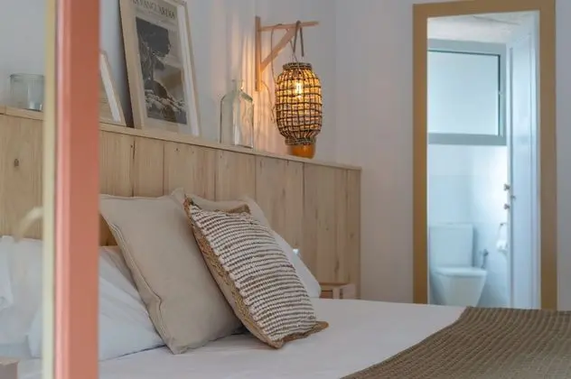 Tek Büyük Yataklı Oda, Balkon, Kısmi Deniz Manzaralı