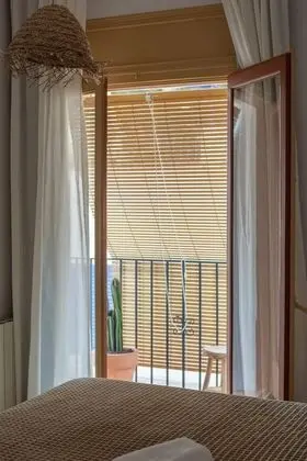 Tek Büyük Yataklı Oda, Balkon, Kısmi Deniz Manzaralı