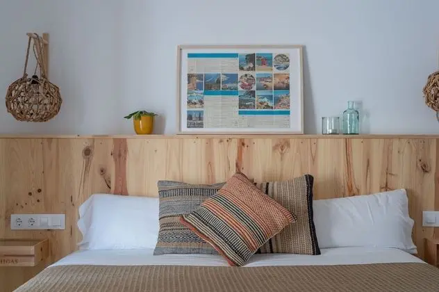 Tek Büyük Yataklı Oda, Balkon, Kısmi Deniz Manzaralı