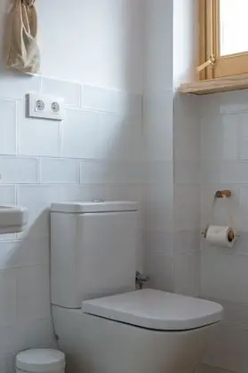 Tek Büyük Yataklı Oda, Balkon, Kısmi Deniz Manzaralı