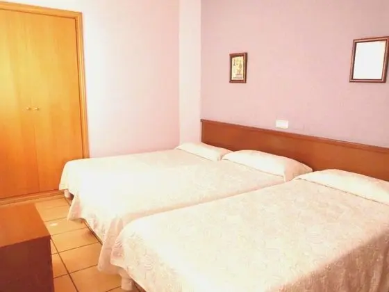 Üç Kişilik Oda