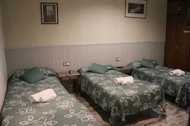 Üç Kişilik Oda