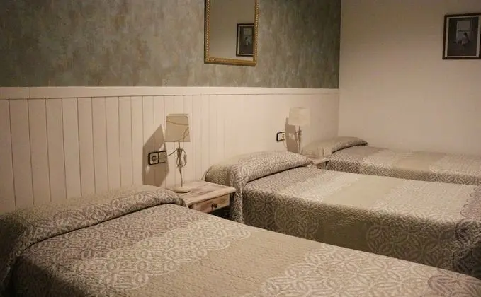 Üç Kişilik Oda