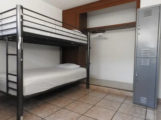 Ortak Ranzalı Oda, Birden Çok Yatak, Ortak Banyo