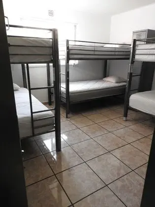 Ortak Ranzalı Oda, Birden Çok Yatak, Ortak Banyo