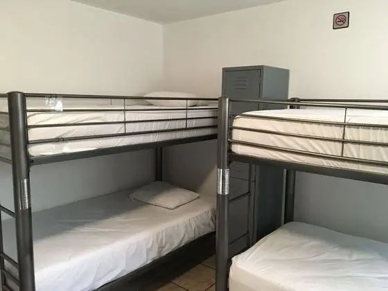 Ortak Ranzalı Oda, Birden Çok Yatak, Ortak Banyo