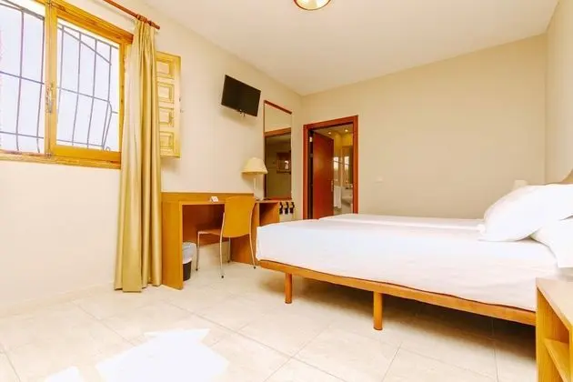 Basic Büyük Yataklı Tek Kişilik Oda