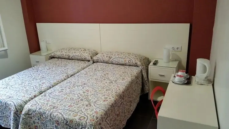 Büyük Yataklı Tek Kişilik Oda
