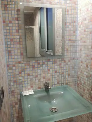 Basic Tek Büyük Yataklı Oda, Ortak Banyo (Shower in room)