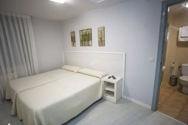 Üç Kişilik Oda