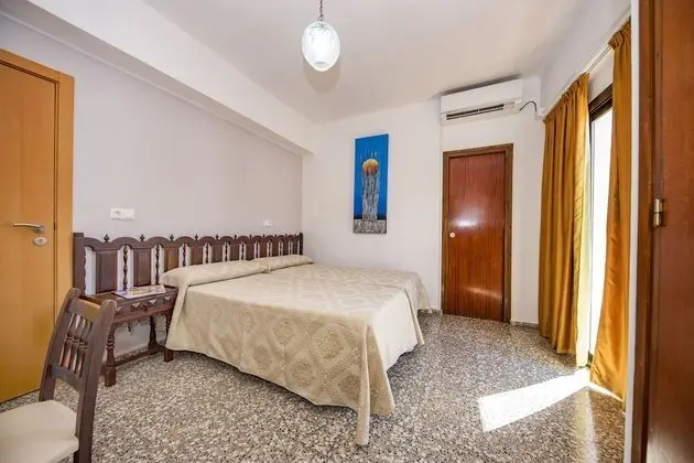 Büyük Yataklı Tek Kişilik Oda