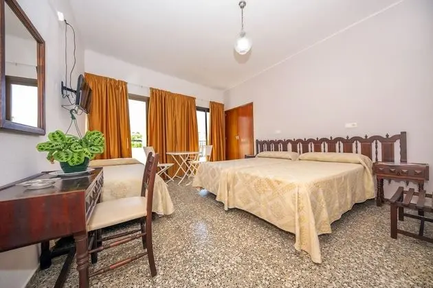 Üç Kişilik Oda