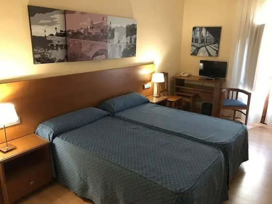 Büyük Yataklı Tek Kişilik Oda