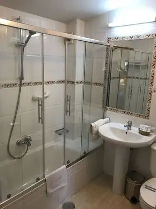 Büyük Yataklı Tek Kişilik Oda