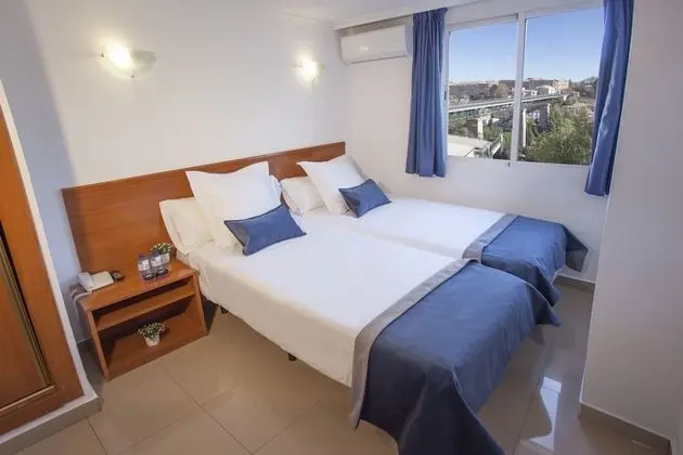 Standard Tek Büyük Yataklı Oda