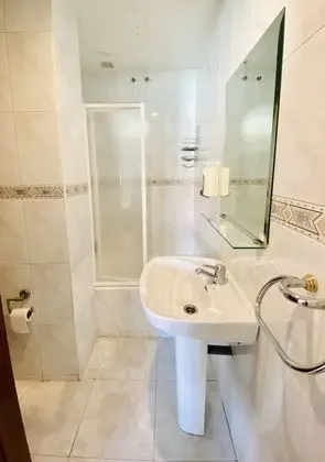 Basic Tek Büyük Yataklı Oda