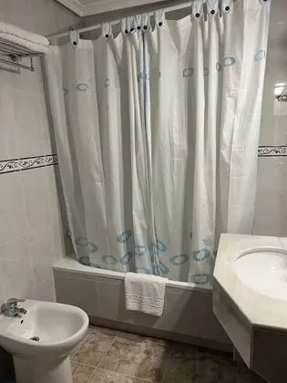 Basic Tek Büyük Yataklı Oda, Özel Banyo (with extra bed)