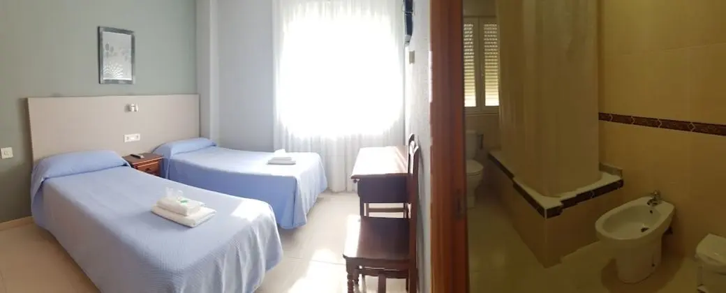 İki Ayrı Yataklı Oda, Banyolu/Duşlu