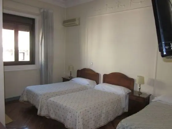 Üç Kişilik Oda