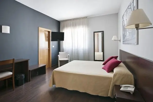 Basic Üç Kişilik Oda, 1 Yatak Odası