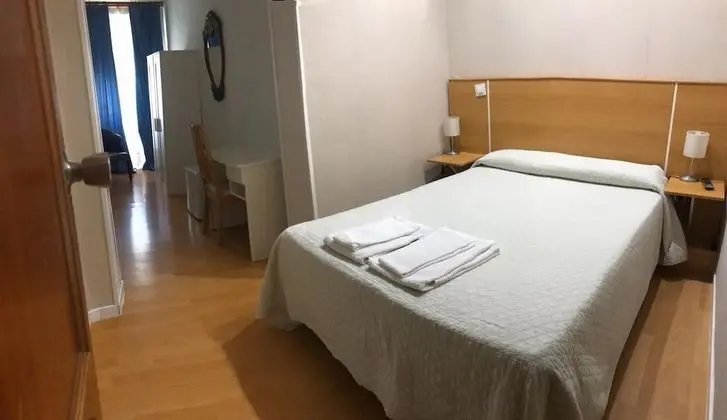 Tek Büyük Yataklı Oda, 1 Çift Kişilik Yatak
