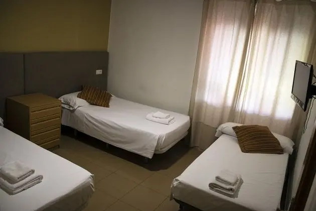 Tek Büyük veya İki Ayrı Yataklı Oda (with extra bed)