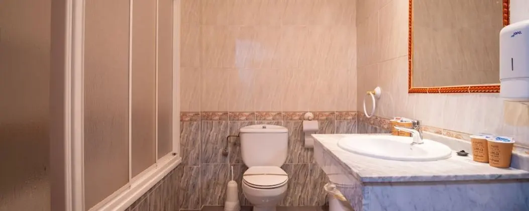 Tek Büyük veya İki Ayrı Yataklı Oda (with extra bed)