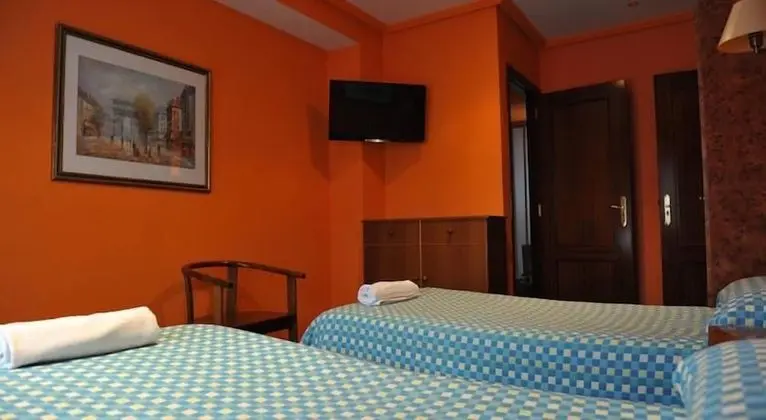 Büyük Yataklı Tek Kişilik Oda