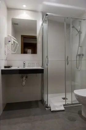 City Tek Büyük veya İki Ayrı Yataklı Oda