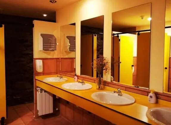 Tek Büyük Yataklı Oda, Ortak Banyo