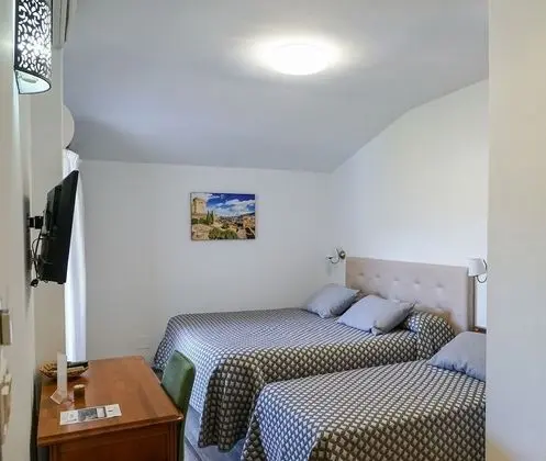 Basic Üç Kişilik Oda, Dağ Manzaralı