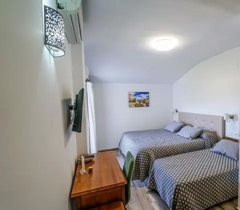 Basic Üç Kişilik Oda, Dağ Manzaralı