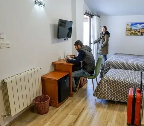 Basic Üç Kişilik Oda, Dağ Manzaralı