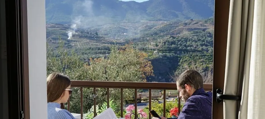 Basic Üç Kişilik Oda, Dağ Manzaralı