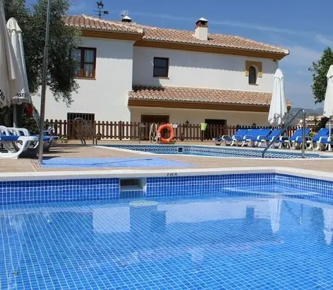 Basic Üç Kişilik Oda, Dağ Manzaralı