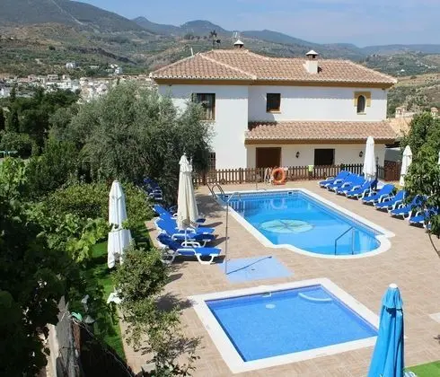 Basic Üç Kişilik Oda, Dağ Manzaralı