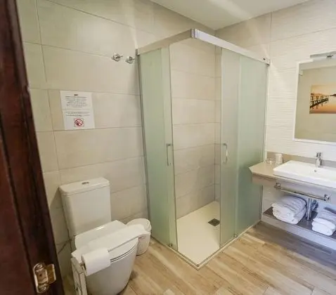 Basic Üç Kişilik Oda, Dağ Manzaralı