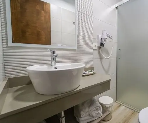 Basic Üç Kişilik Oda, Dağ Manzaralı