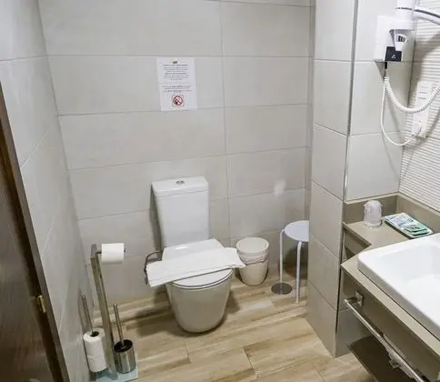 Basic Üç Kişilik Oda, Dağ Manzaralı