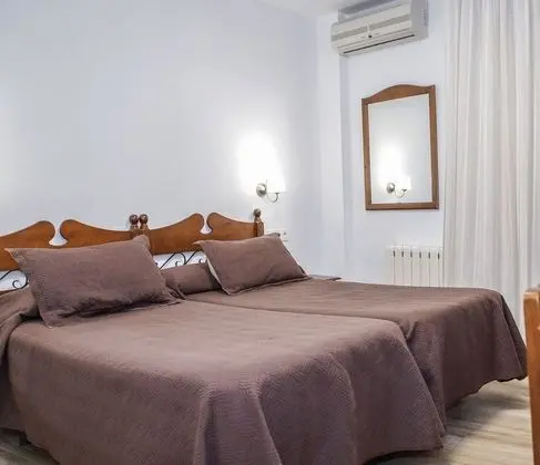 Tek Büyük veya İki Ayrı Yataklı Oda, Dağ Manzaralı