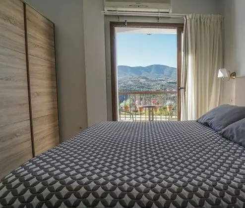 Tek Büyük veya İki Ayrı Yataklı Oda, Dağ Manzaralı