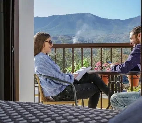 Tek Büyük veya İki Ayrı Yataklı Oda, Dağ Manzaralı