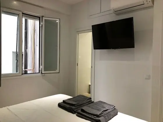 Tek Büyük Yataklı Oda, Ortak Banyo (Interior)