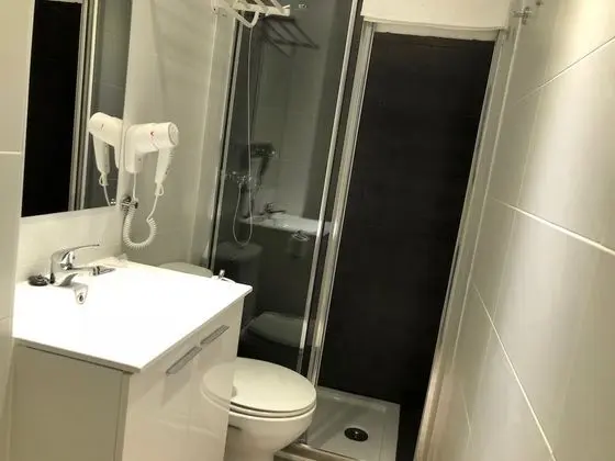 Tek Büyük Yataklı Oda, Ortak Banyo (Interior)