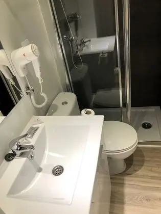 Tek Büyük Yataklı Oda, Ortak Banyo (Interior)