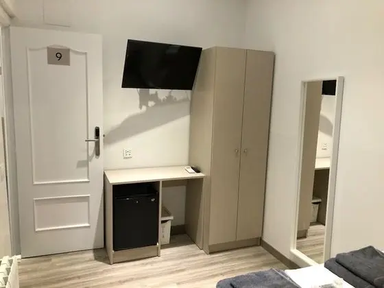 Tek Büyük Yataklı Oda, Ortak Banyo (Interior)